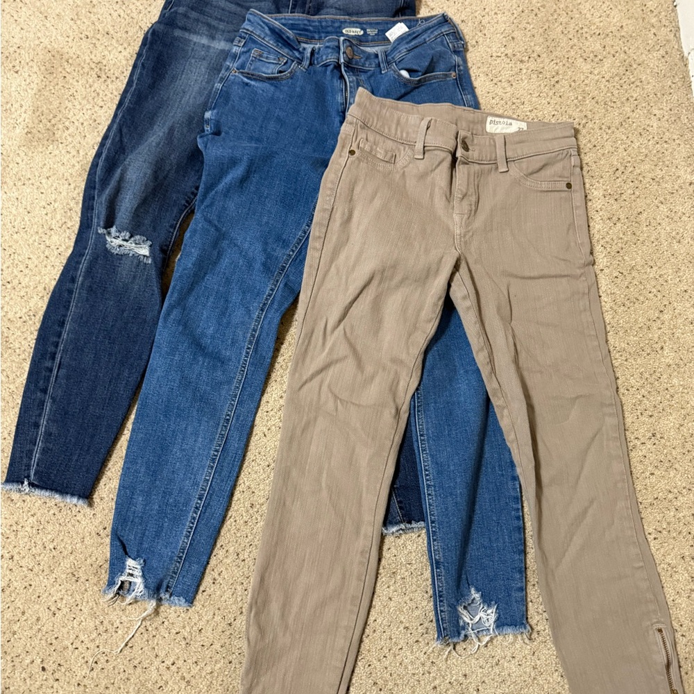 7 pairs of Jeans in Blue and Tan